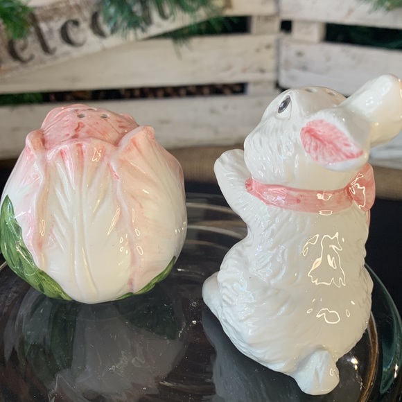 Bunny Rabbit and Cabbage Salt Pepper Shaker Set - Picture 5 of 7